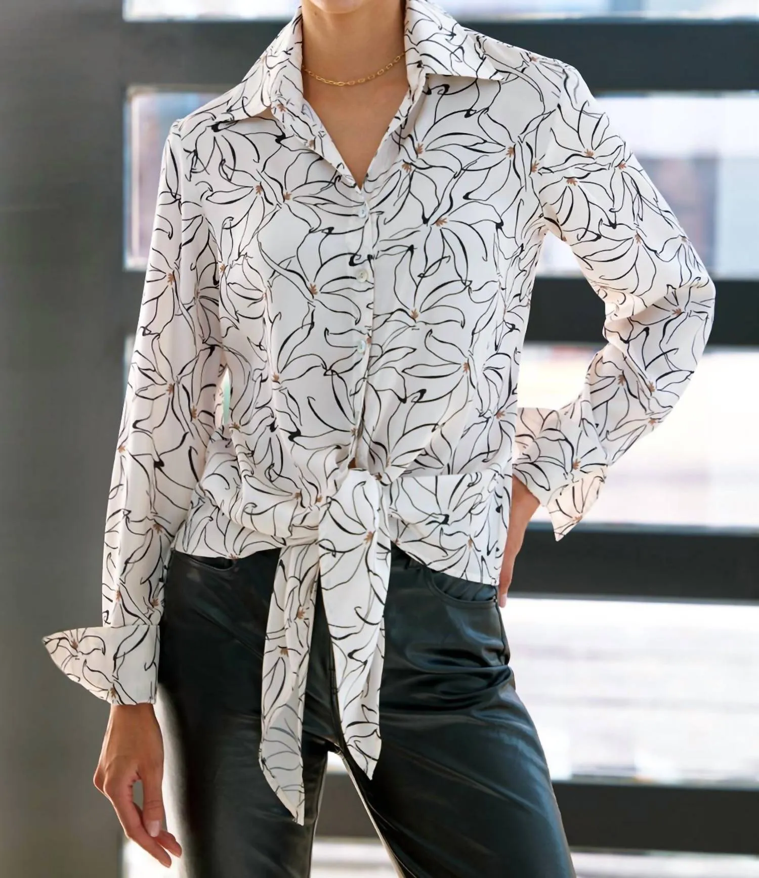 Dancing Lilies Lindy Top In Ivory/black