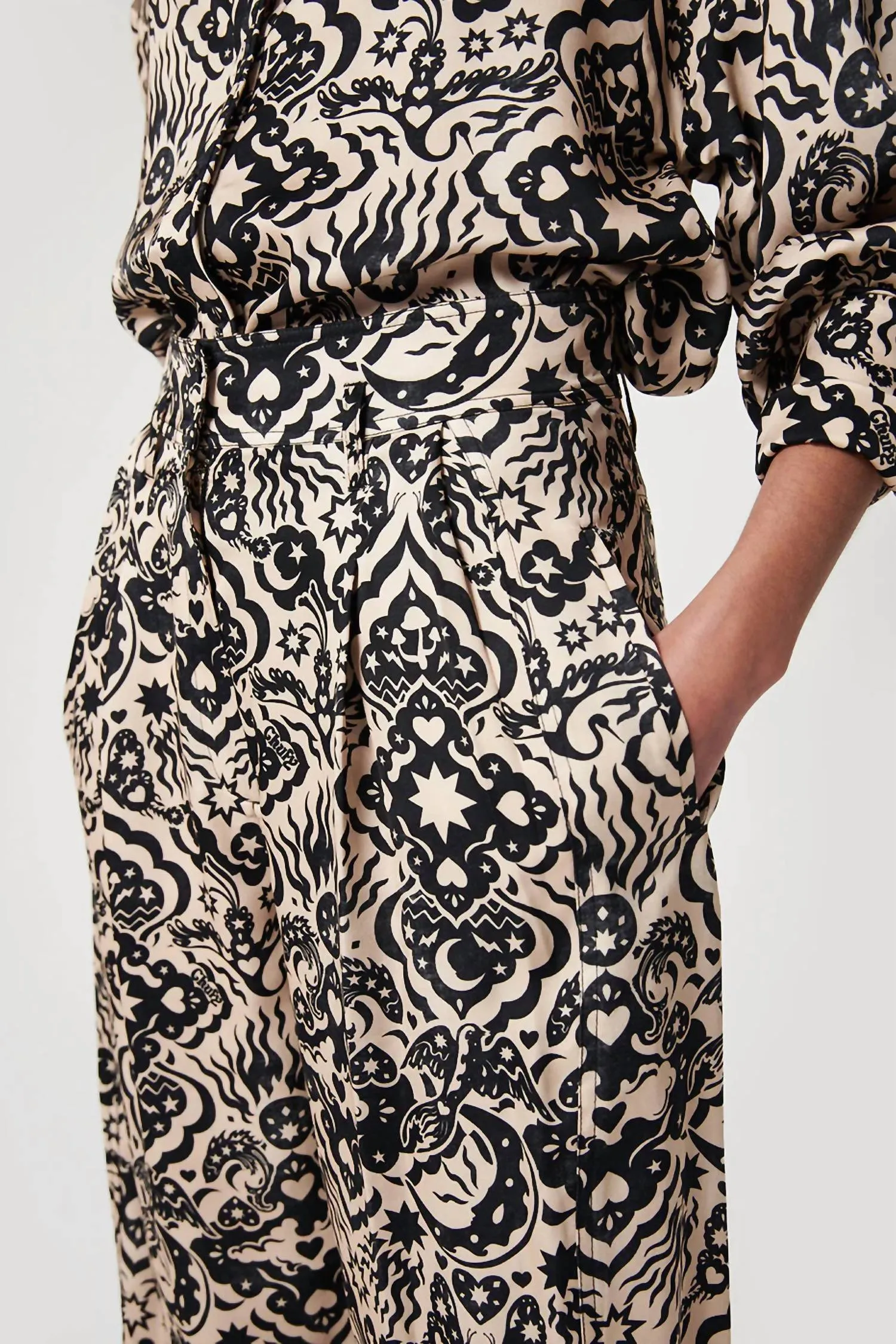 High Waisted Juniper Pants In Stencil Black
