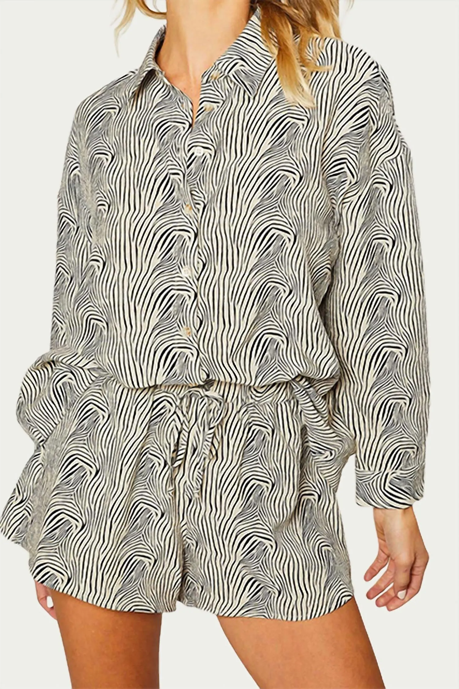 Oversized Zebra-Print Textured Shirt In Beige/black