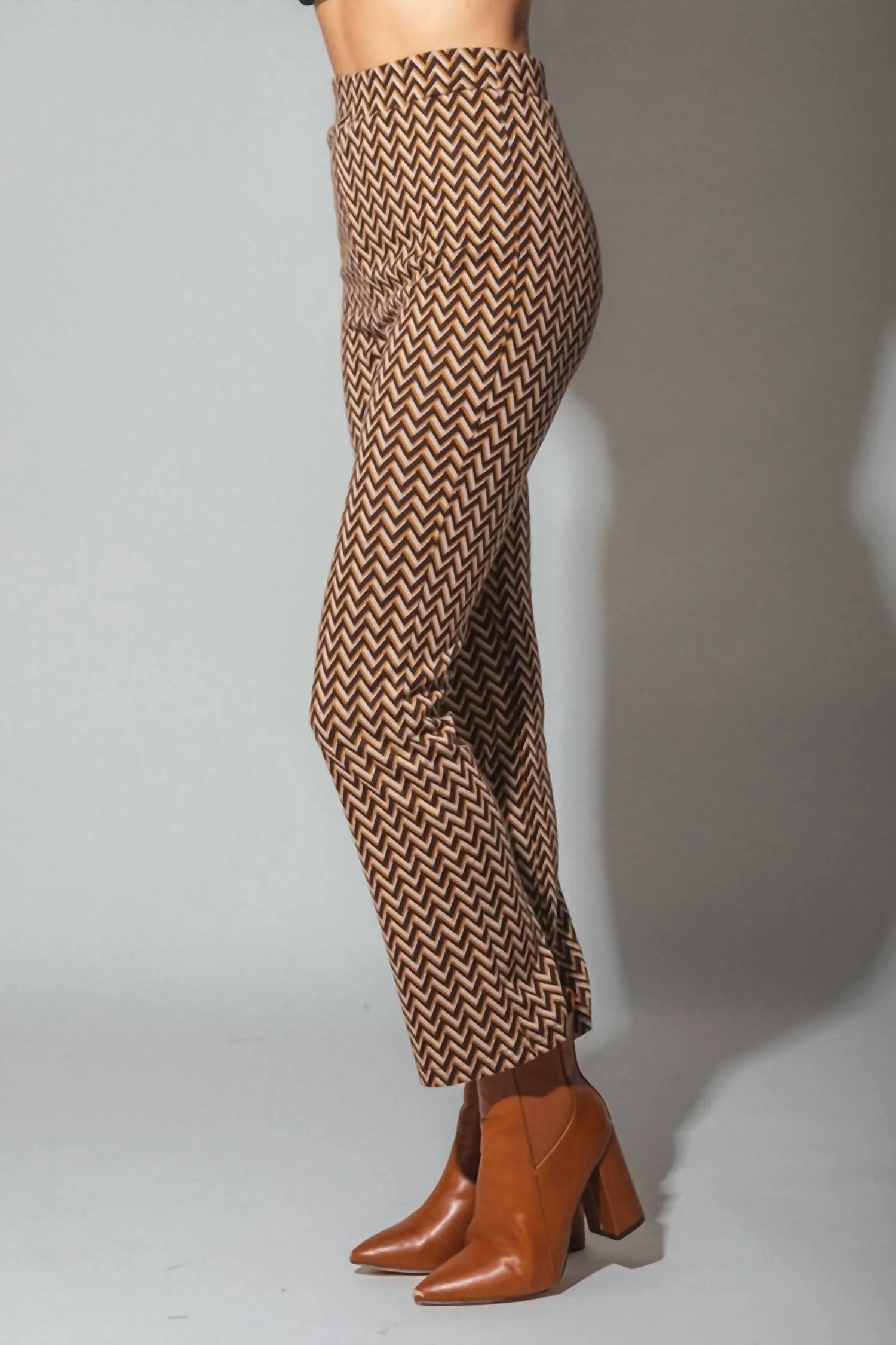Printed Leggings Fit Pants In Mocha Geometric