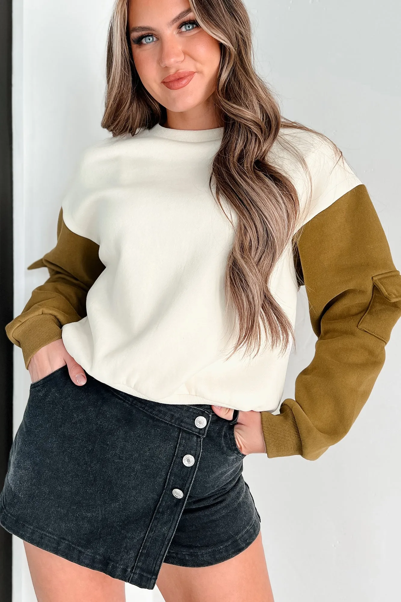 Rhythm Of The Streets Colorblock Pocket Sleeve Sweatshirt (Ivory/Green)