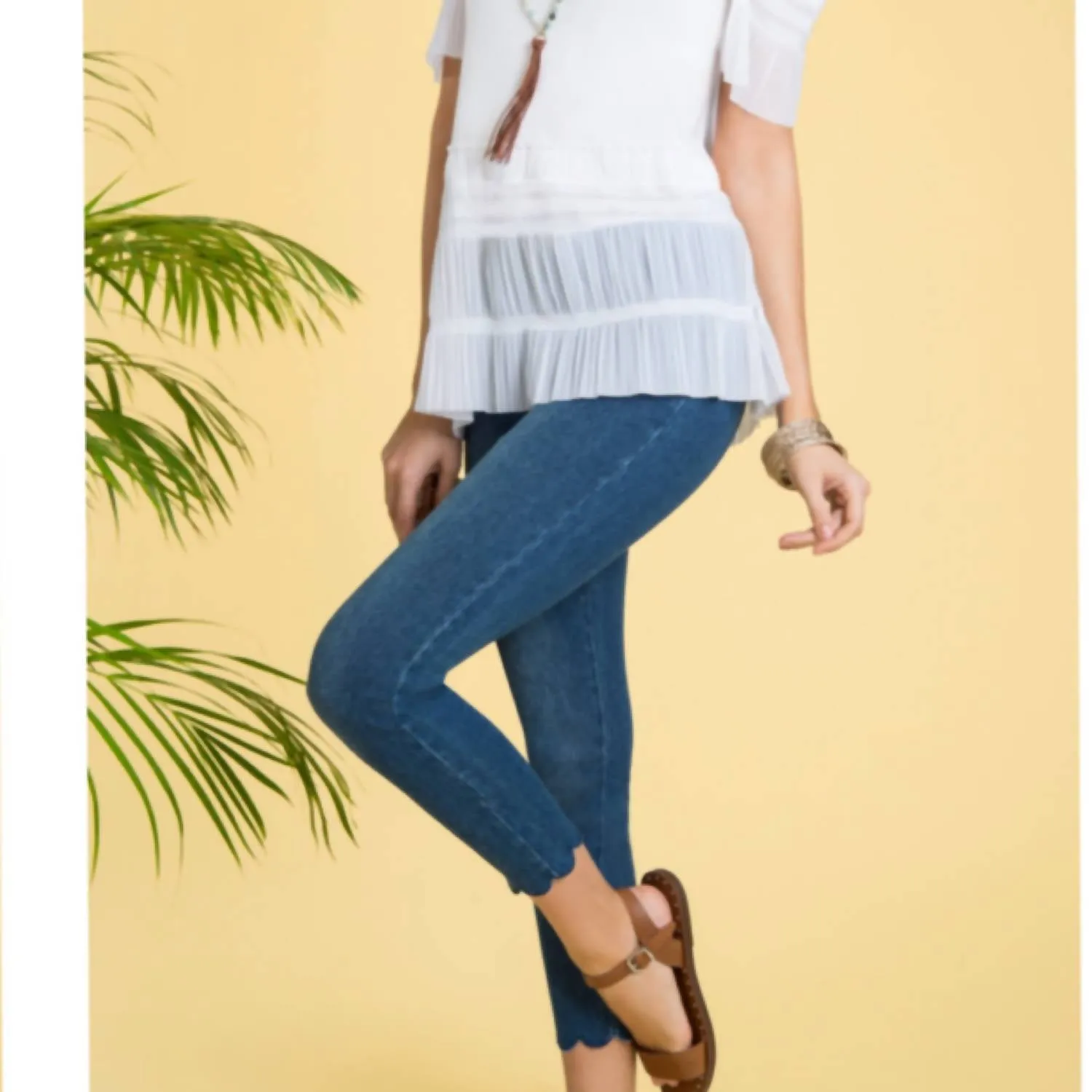 Scallop Edge Ankle Legging In Mid Wash